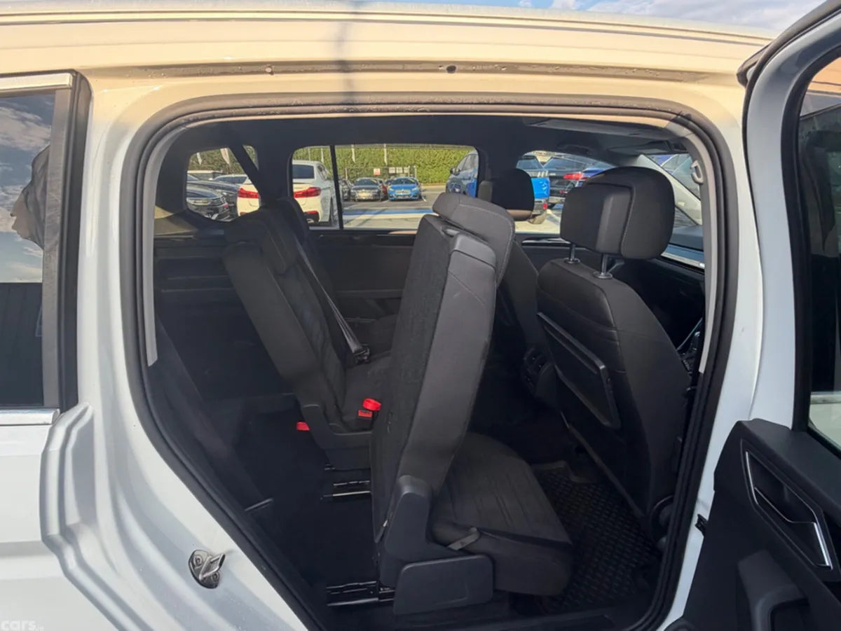 Volkswagen Touran MPV, Petrol, 2018, White