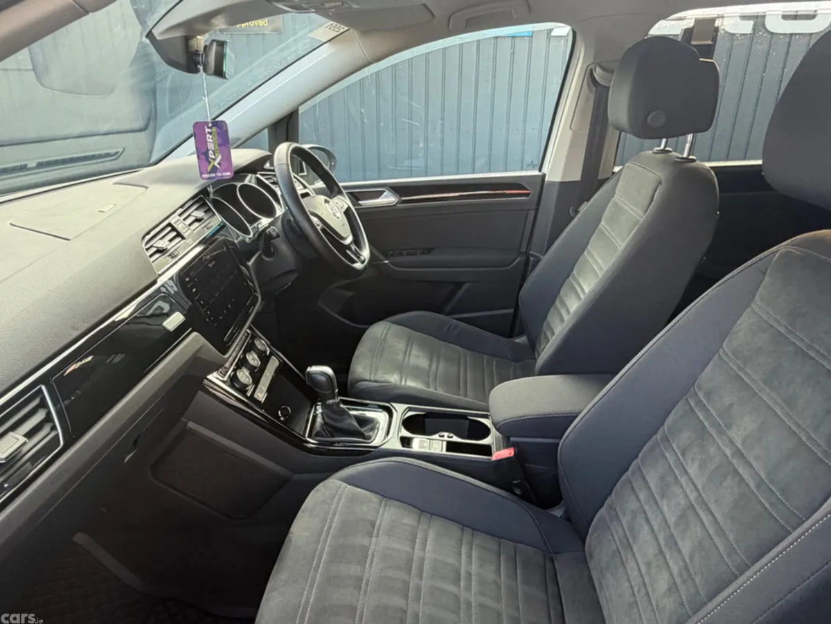 Volkswagen Touran MPV, Petrol, 2018, White