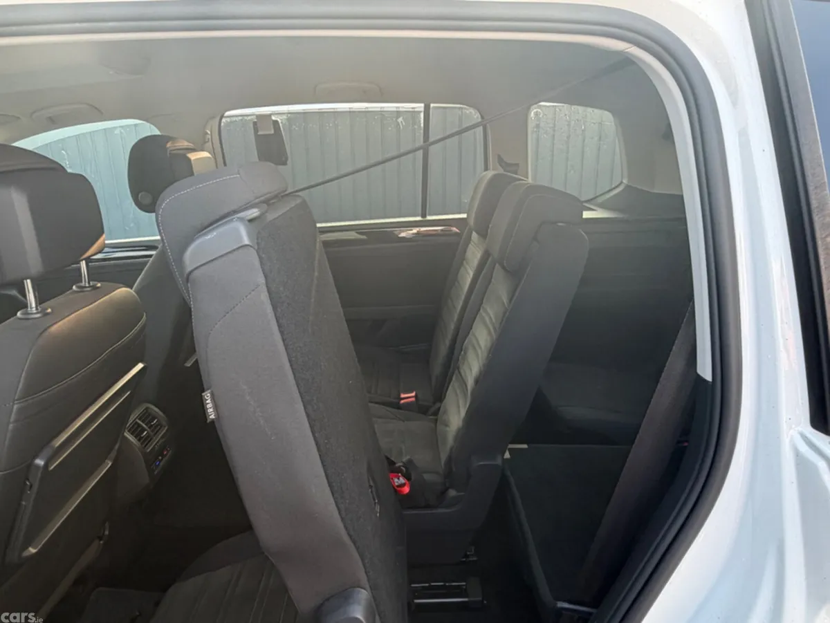 Volkswagen Touran MPV, Petrol, 2018, White