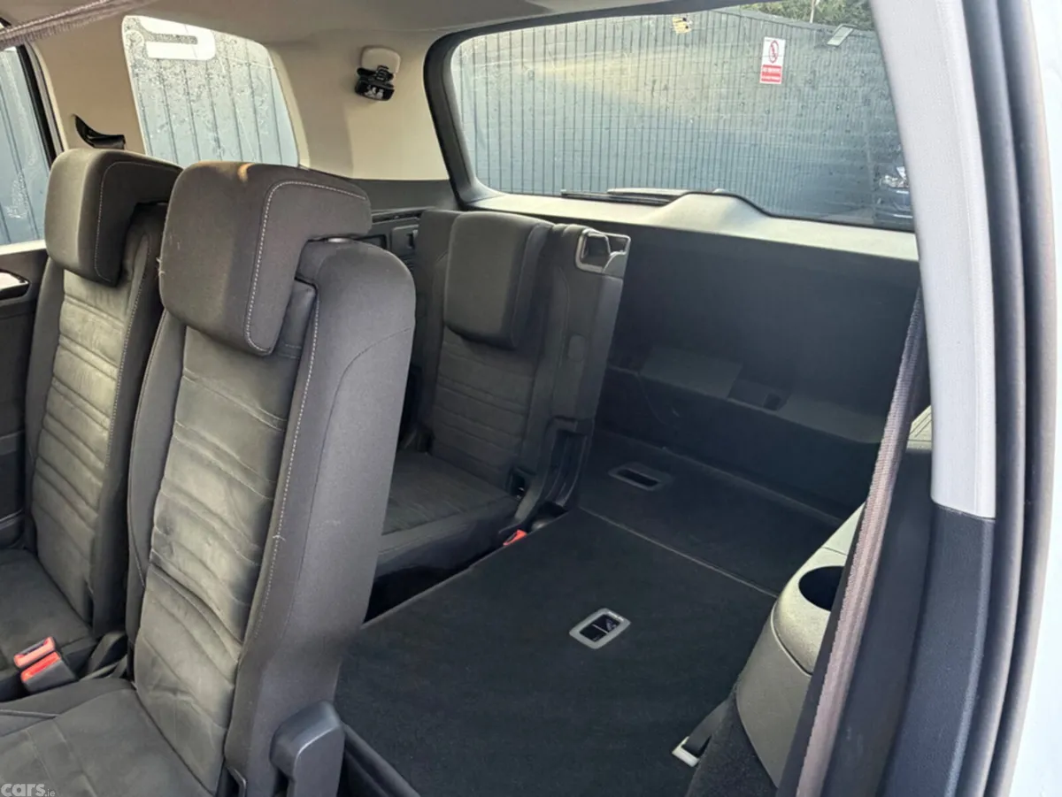 Volkswagen Touran MPV, Petrol, 2018, White