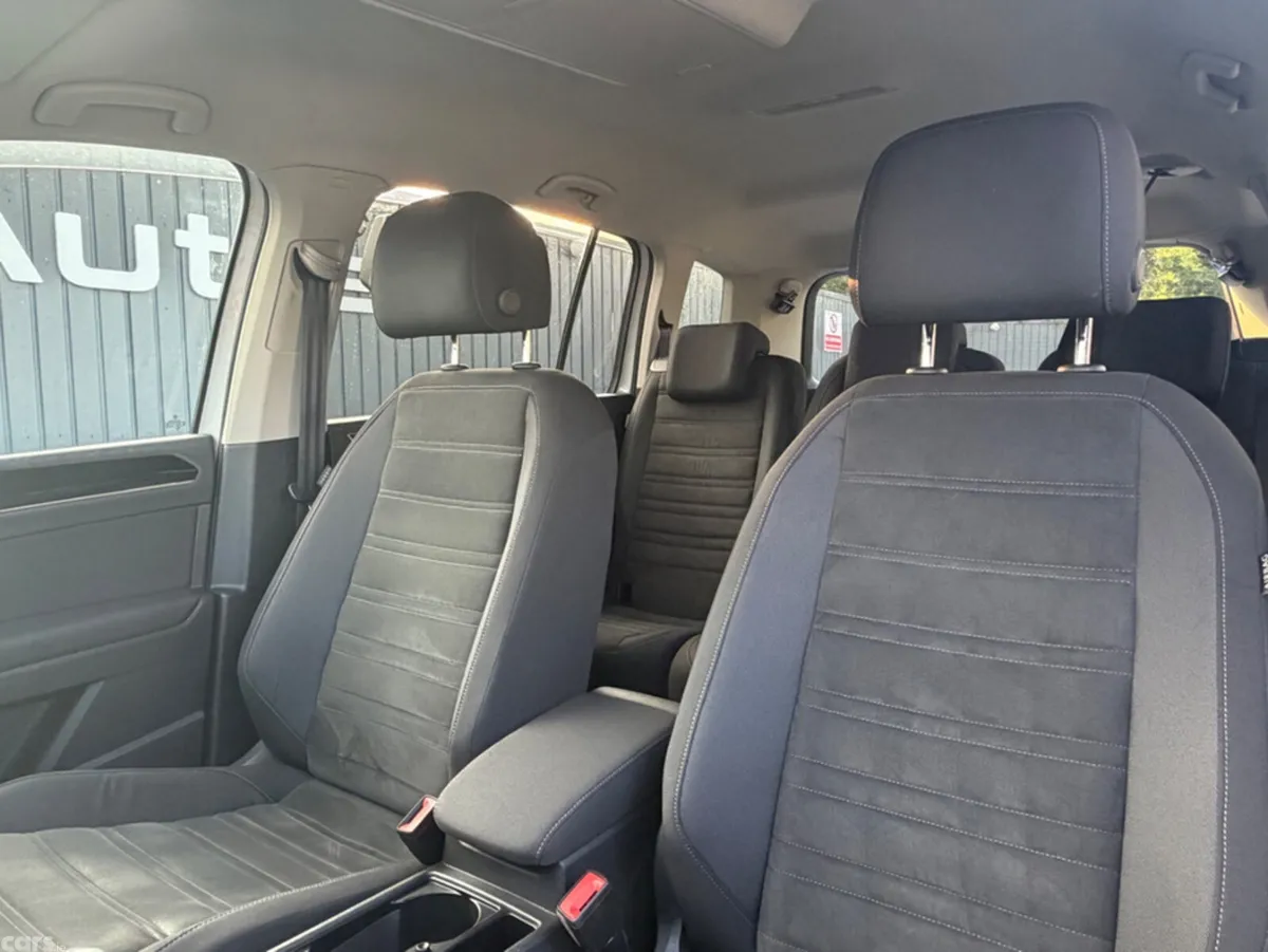Volkswagen Touran MPV, Petrol, 2018, White