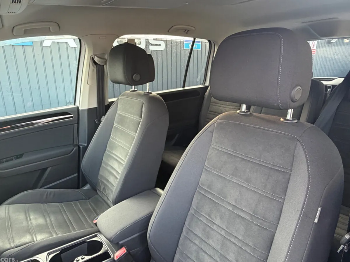 Volkswagen Touran MPV, Petrol, 2018, White