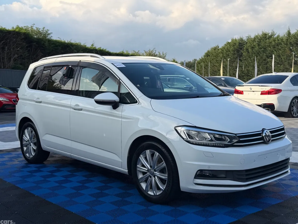 Volkswagen Touran MPV, Petrol, 2018, White