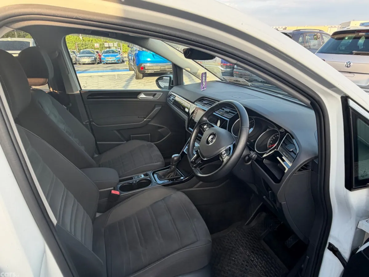 Volkswagen Touran MPV, Petrol, 2018, White