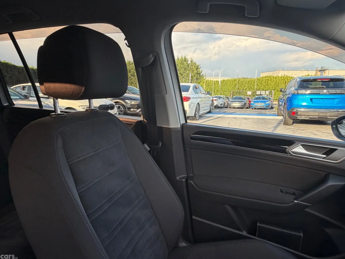 Volkswagen Touran MPV, Petrol, 2018, White