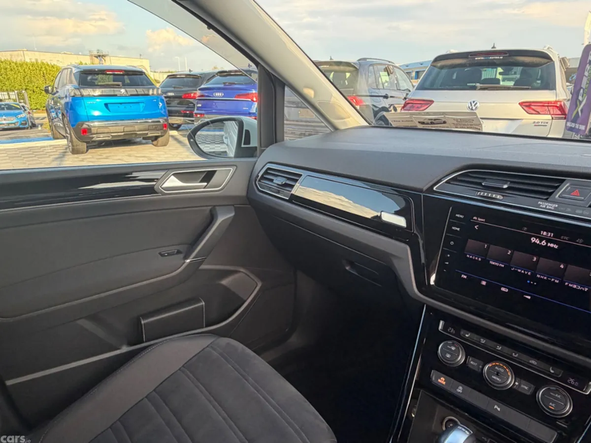 Volkswagen Touran MPV, Petrol, 2018, White