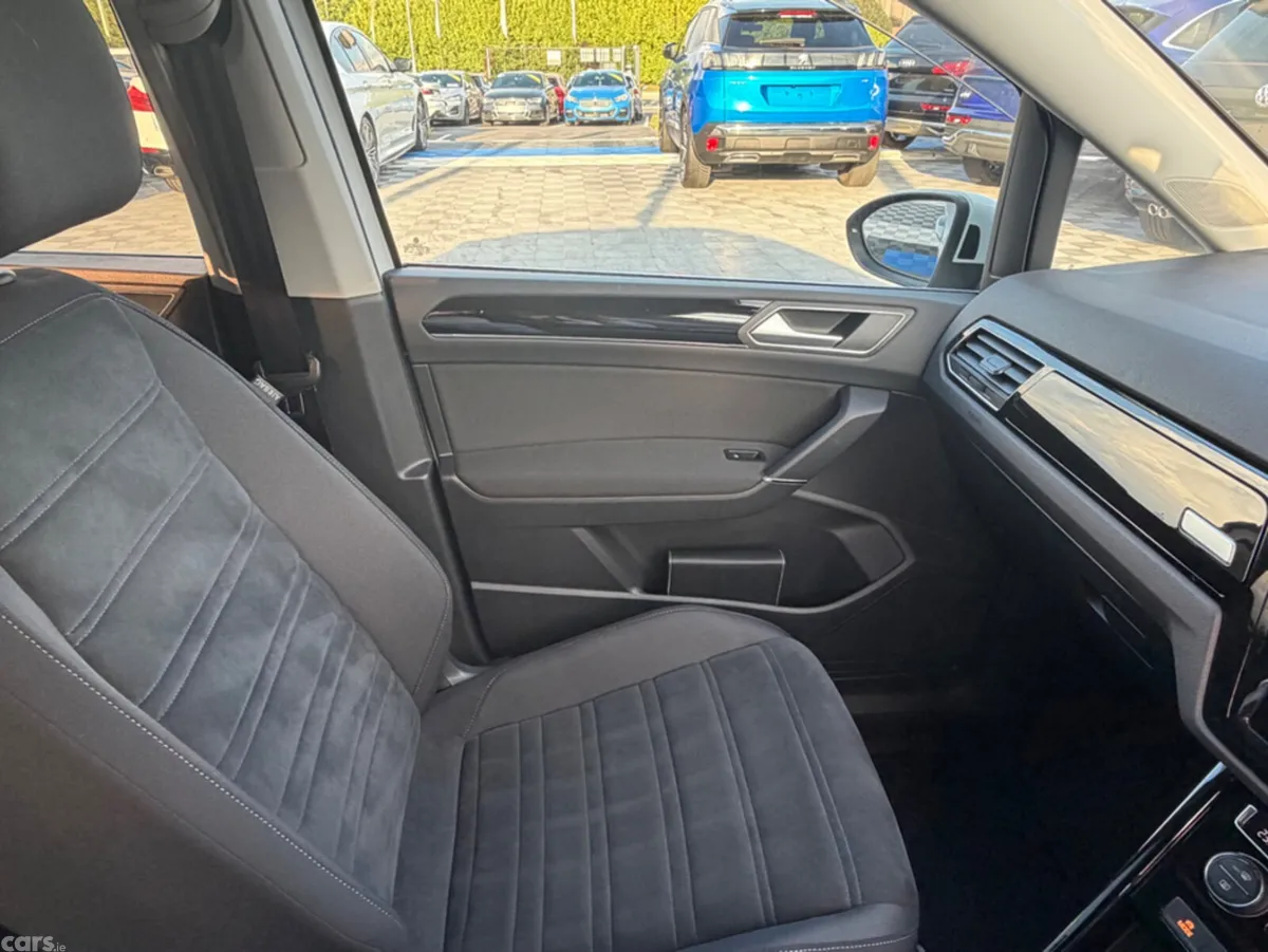 Volkswagen Touran MPV, Petrol, 2018, White