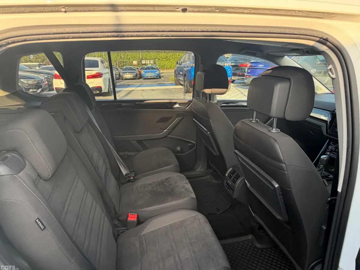 Volkswagen Touran MPV, Petrol, 2018, White