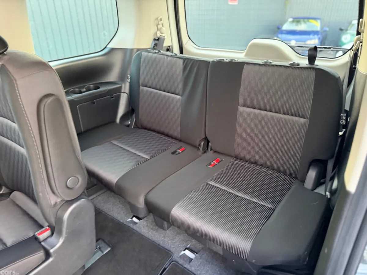 Nissan Serena MPV, Petrol Hybrid, 2021, White