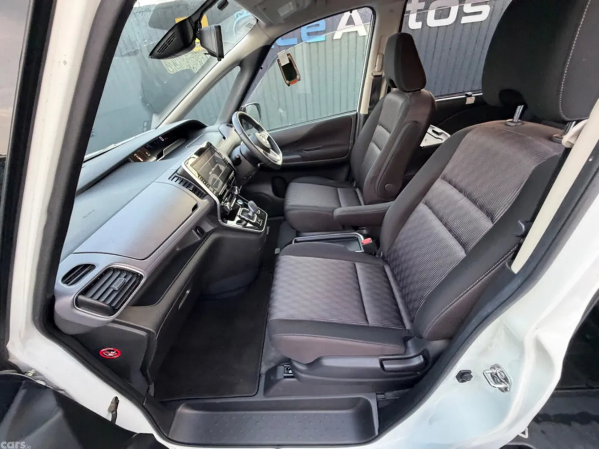 Nissan Serena MPV, Petrol Hybrid, 2021, White