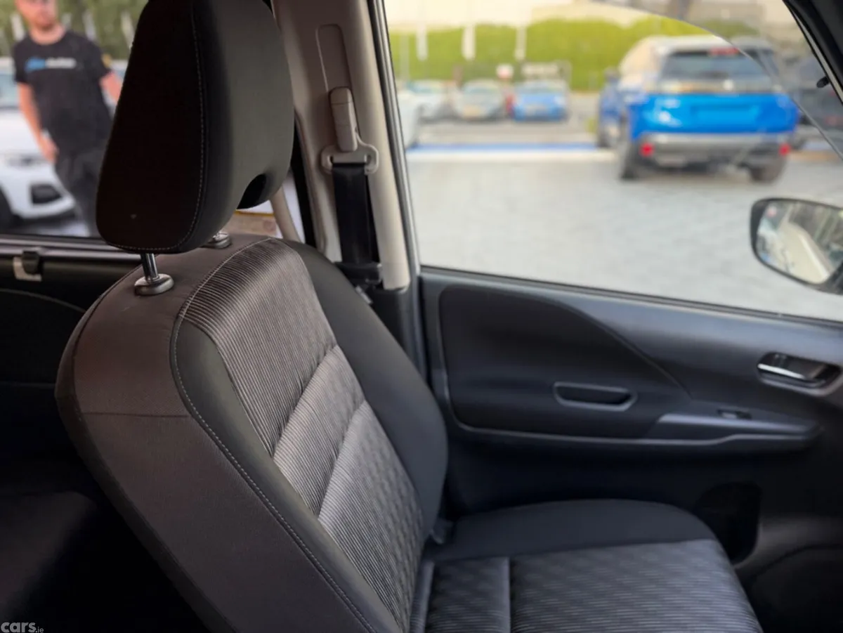 Nissan Serena MPV, Petrol Hybrid, 2021, White