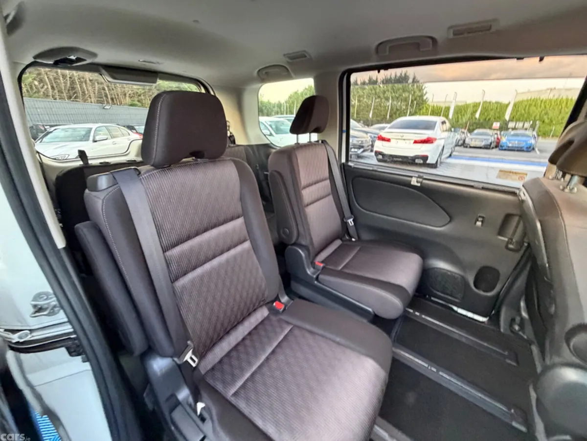 Nissan Serena MPV, Petrol Hybrid, 2021, White