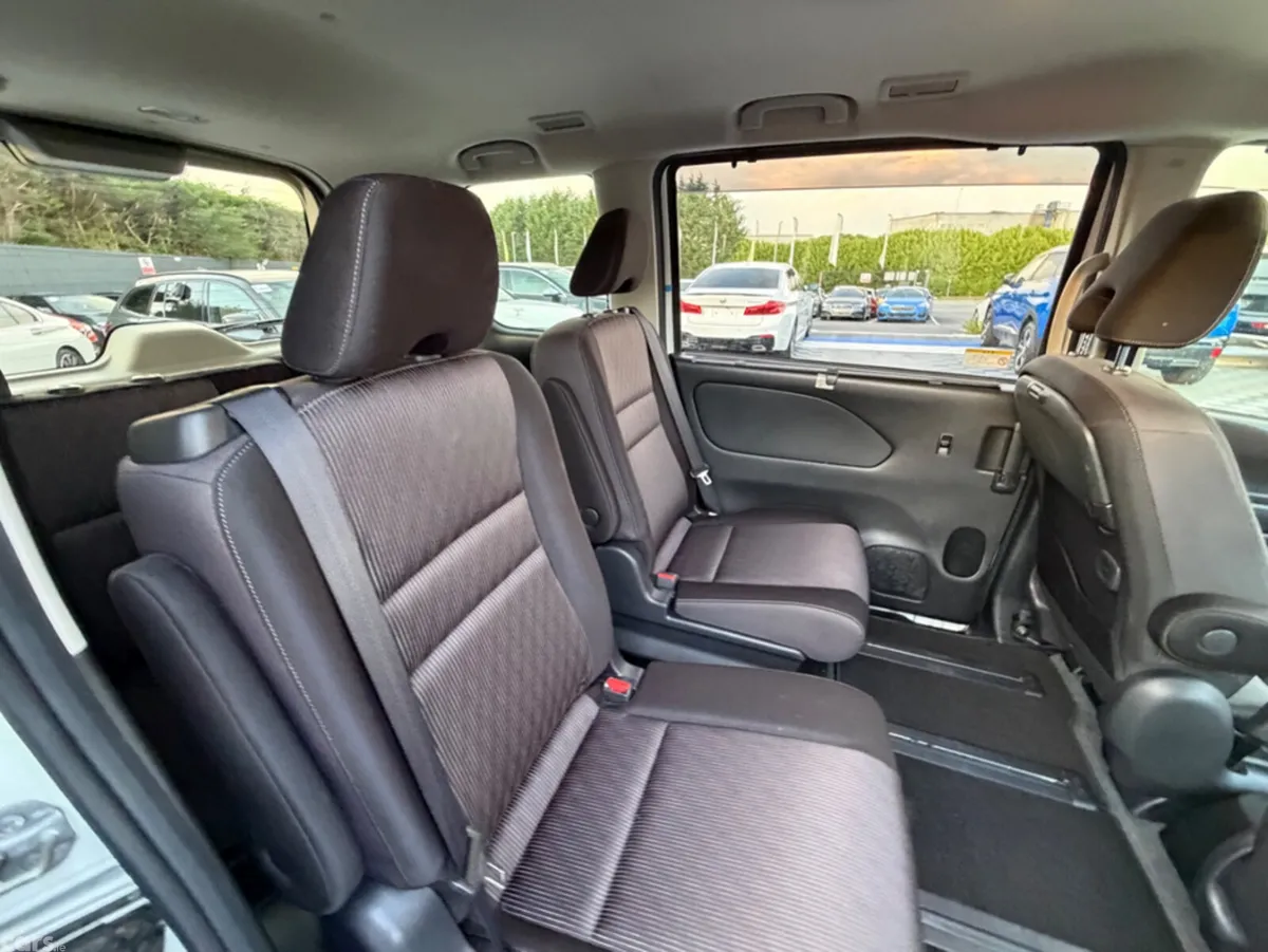 Nissan Serena MPV, Petrol Hybrid, 2021, White