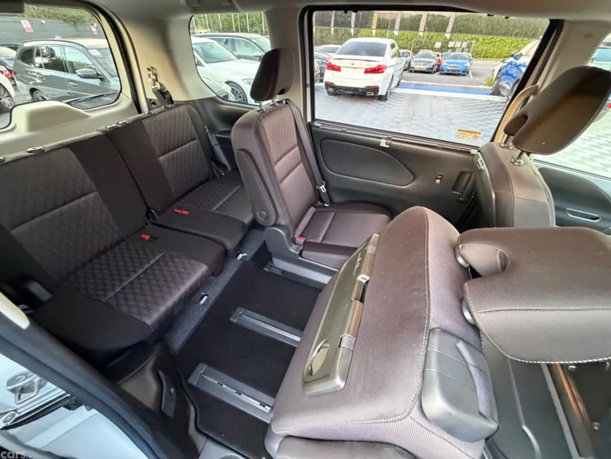Nissan Serena MPV, Petrol Hybrid, 2021, White
