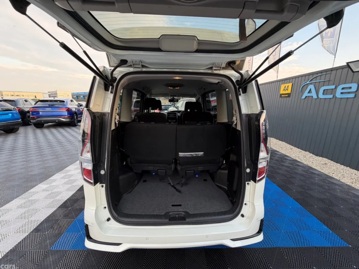 Nissan Serena MPV, Petrol Hybrid, 2021, White