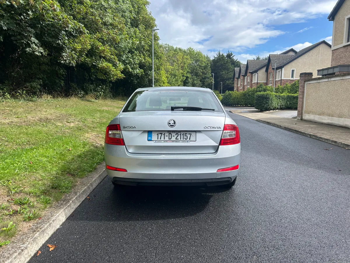 Skoda Octavia Saloon, Diesel, 2017, Grey