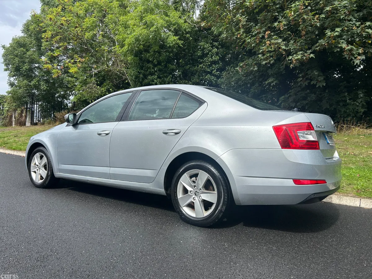 Skoda Octavia Saloon, Diesel, 2017, Grey