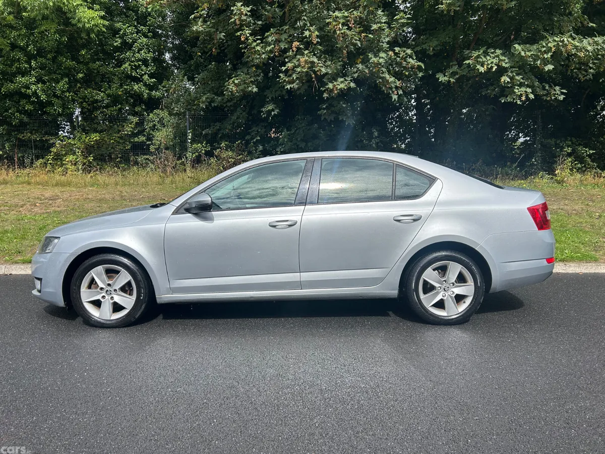 Skoda Octavia Saloon, Diesel, 2017, Grey