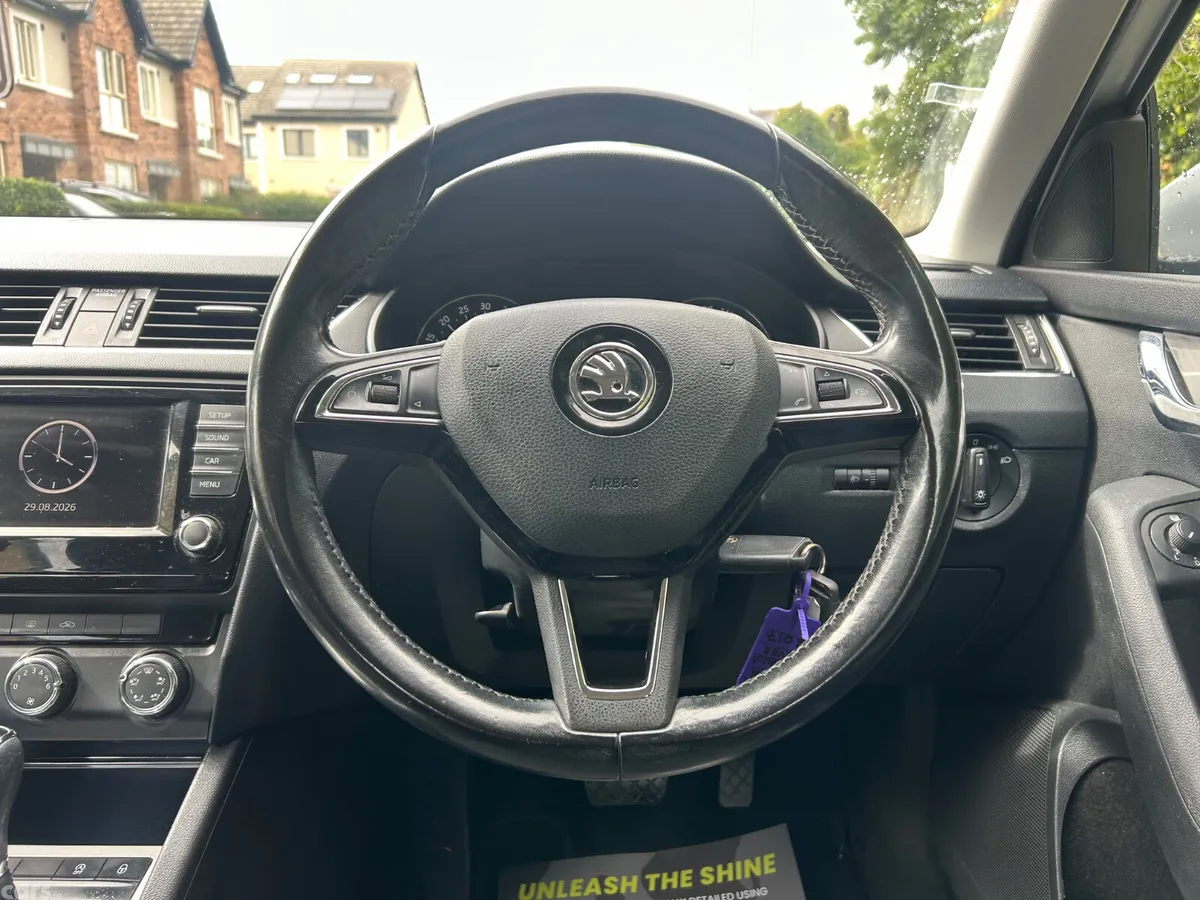 Skoda Octavia Saloon, Diesel, 2017, Grey