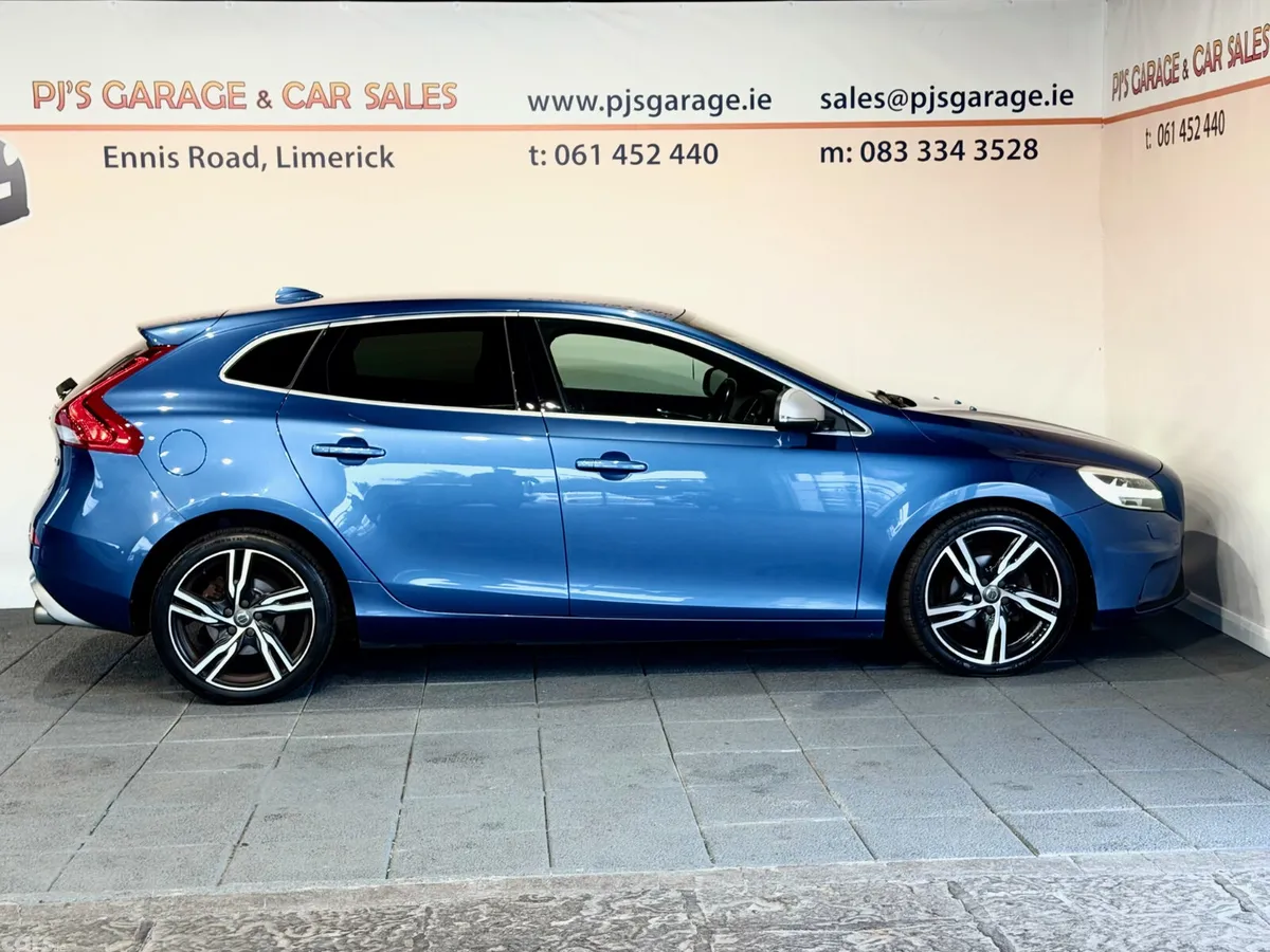 Volvo V40 Hatchback, Diesel, 2016, Blue