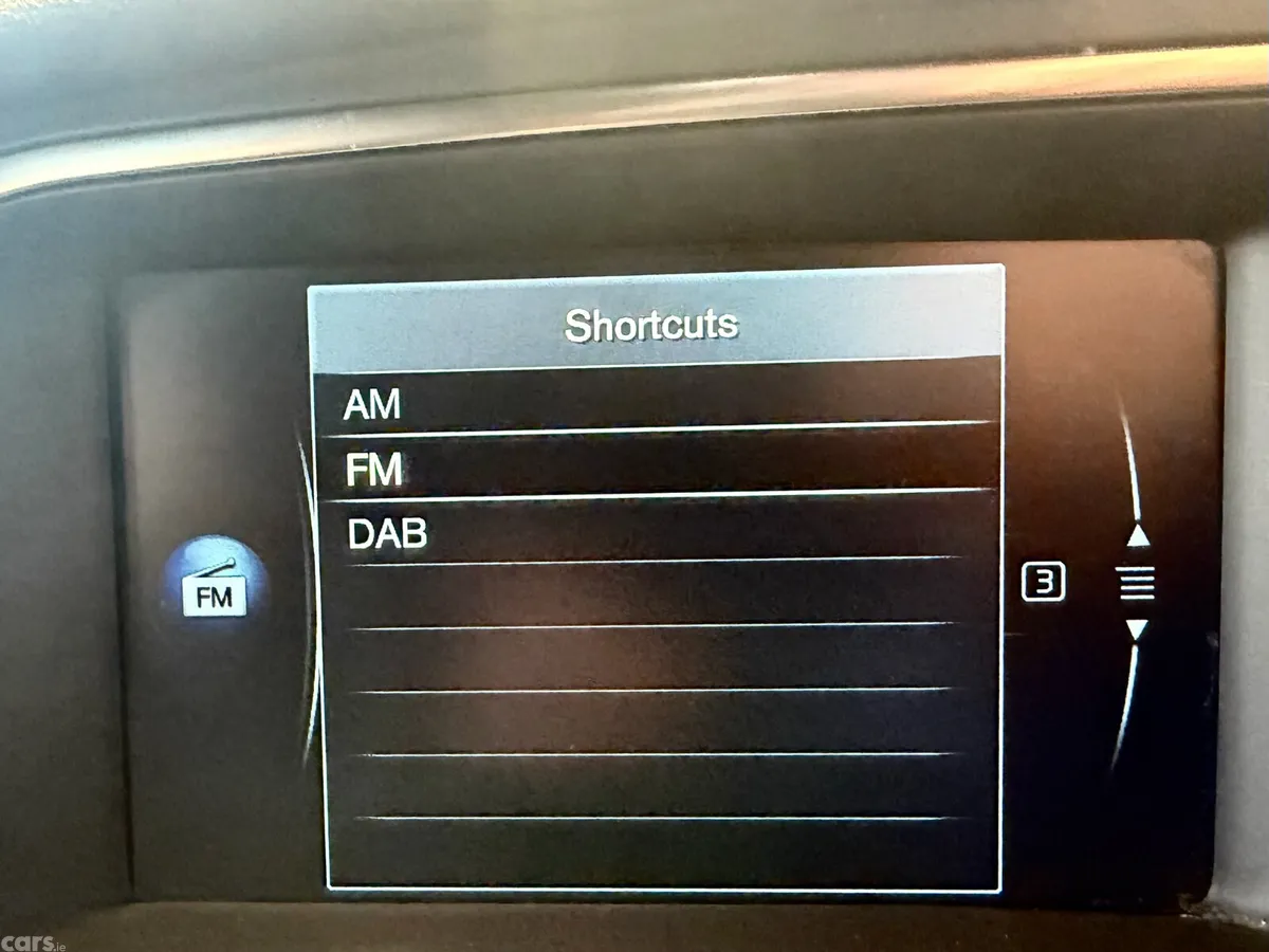 Volvo V40 Hatchback, Diesel, 2016, Blue