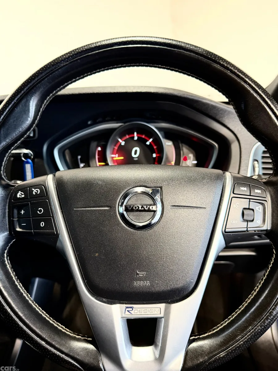 Volvo V40 Hatchback, Diesel, 2016, Blue