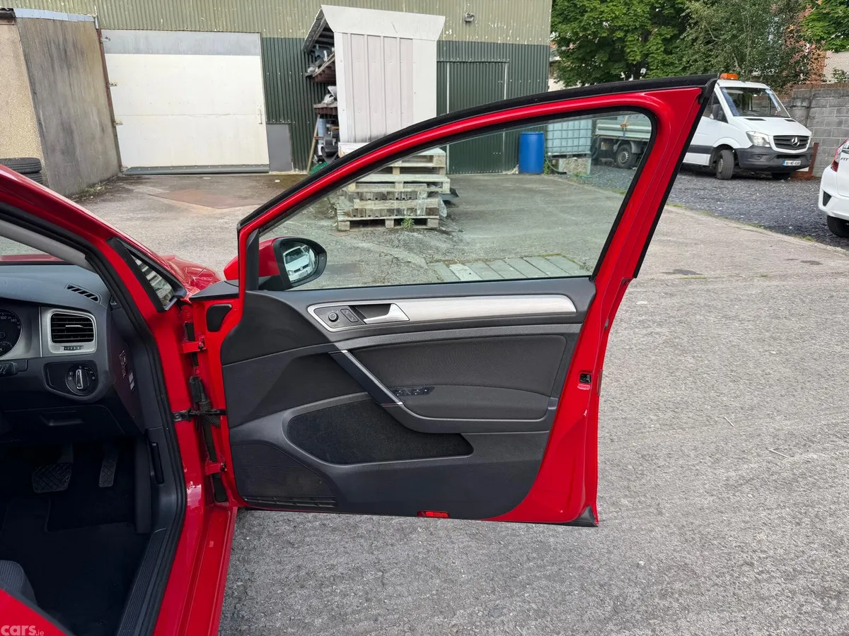 Volkswagen Golf Hatchback, Petrol, 2015, Red