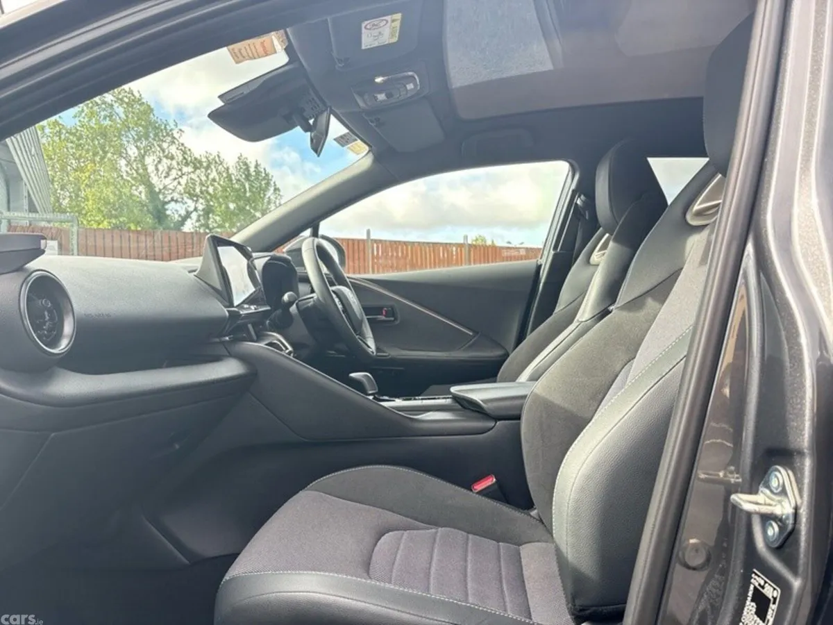Toyota C-HR SUV, Petrol Hybrid, 2024, Grey