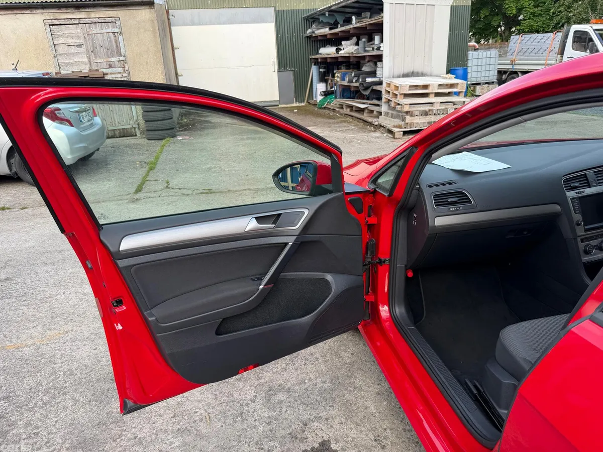 Volkswagen Golf Hatchback, Petrol, 2015, Red