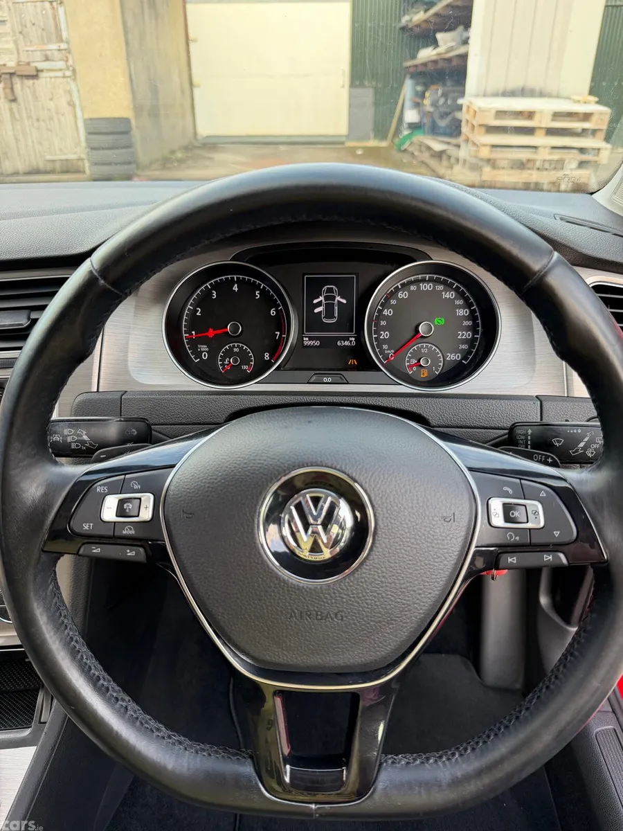 Volkswagen Golf Hatchback, Petrol, 2015, Red