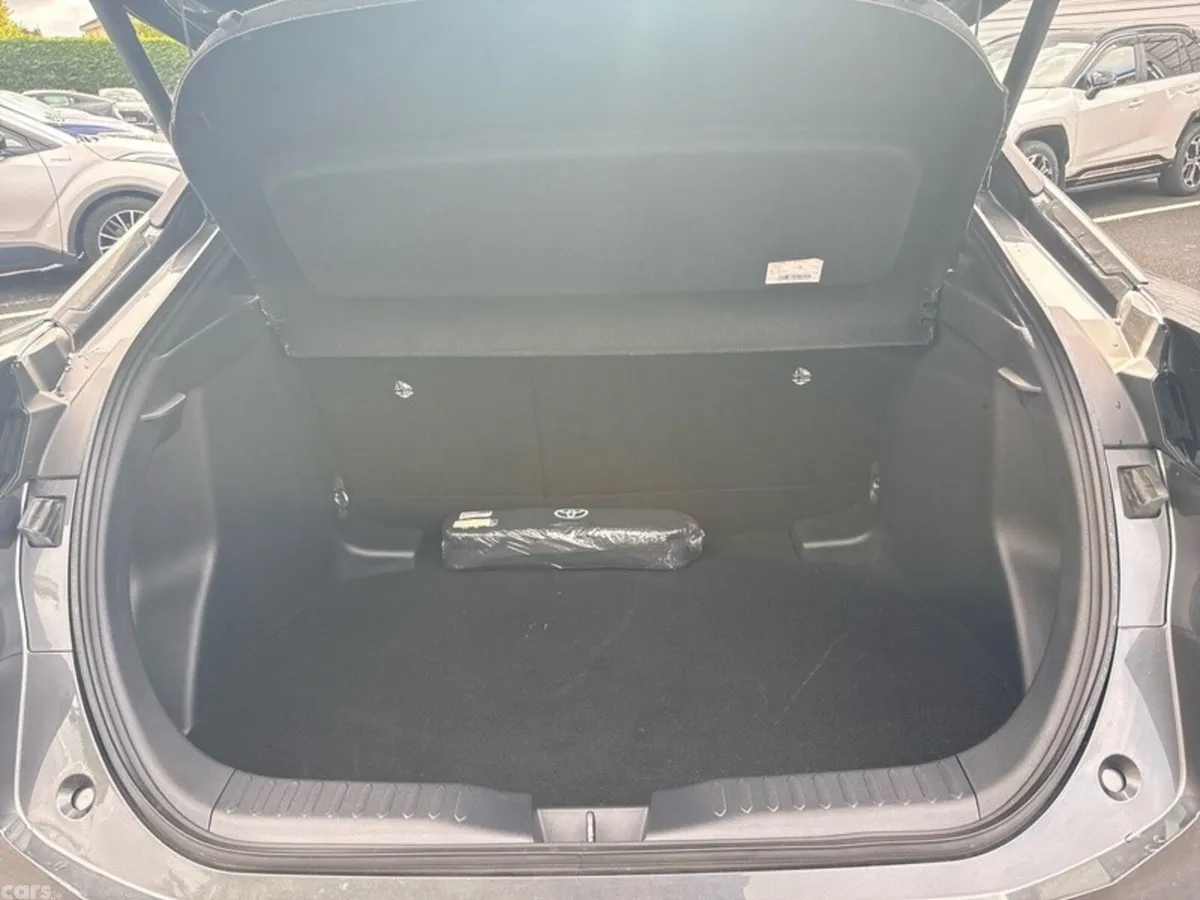 Toyota C-HR SUV, Petrol Hybrid, 2024, Grey
