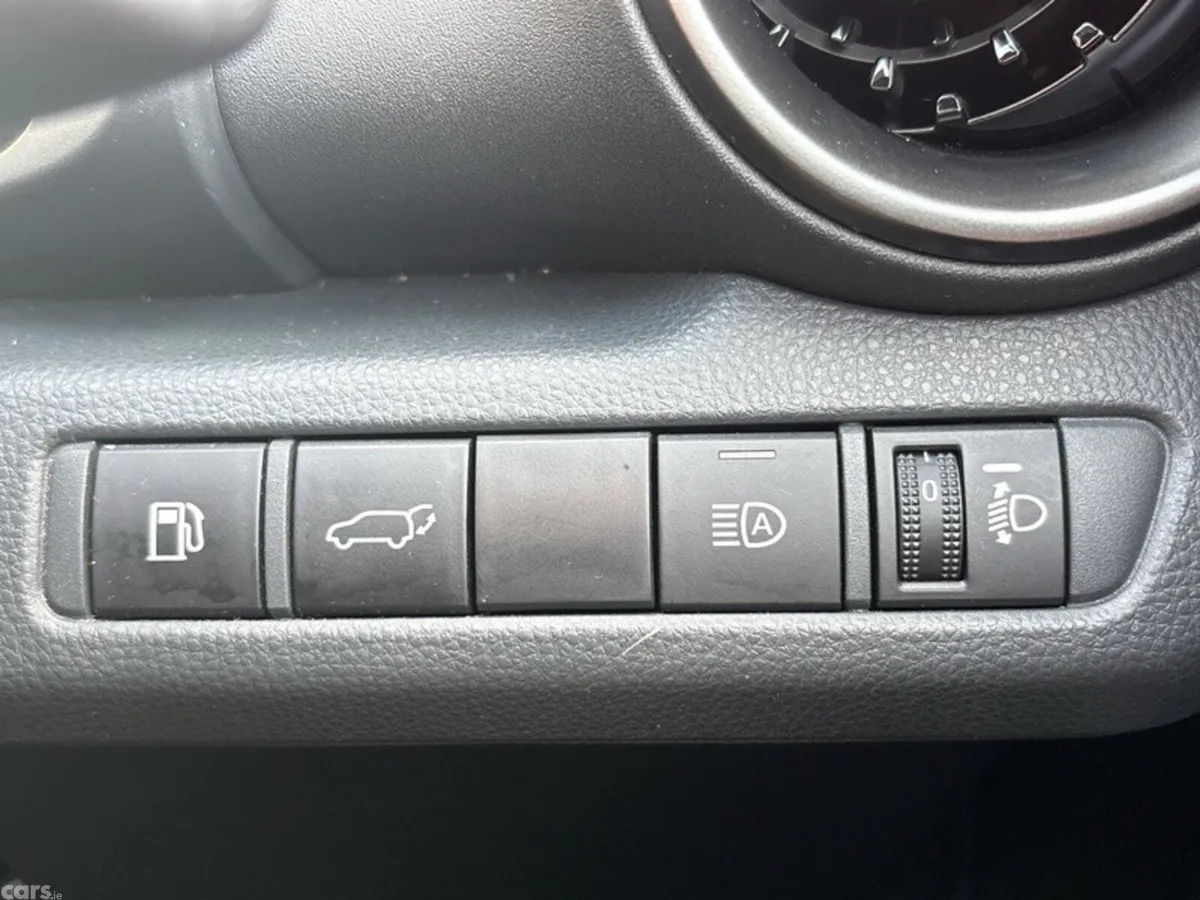 Toyota C-HR SUV, Petrol Hybrid, 2024, Grey