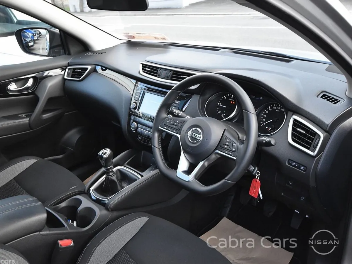 Nissan Qashqai MPV, Diesel, 2020, Silver