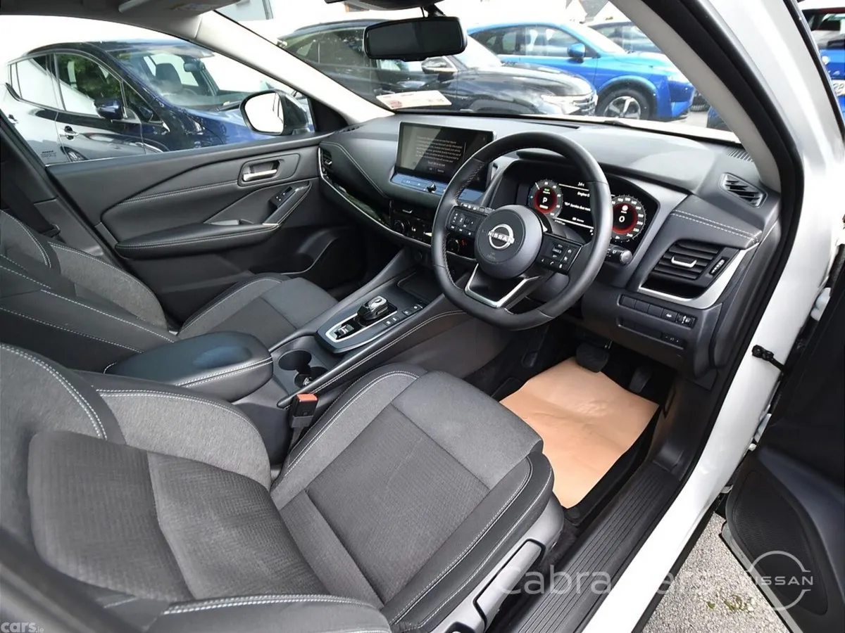 Nissan Qashqai MPV, Petrol Hybrid, 2024, White