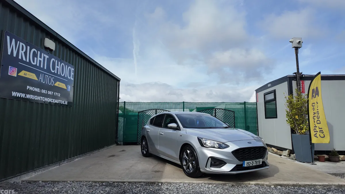 Ford Focus Hatchback, Petrol, 2019, Grey