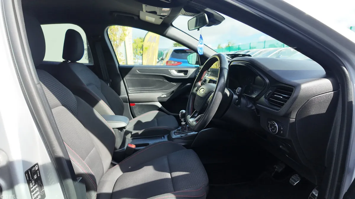 Ford Focus Hatchback, Petrol, 2019, Grey