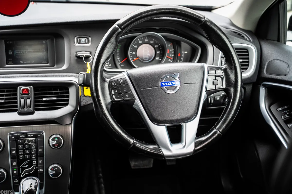 Volvo V40 Hatchback, Diesel, 2015, Black