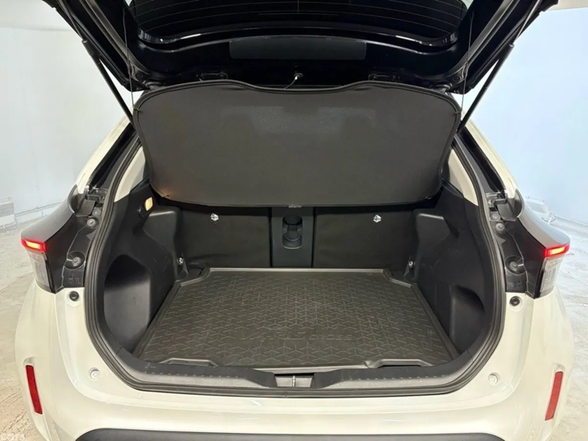 Toyota Yaris Cross SUV, Petrol Hybrid, 2023, White