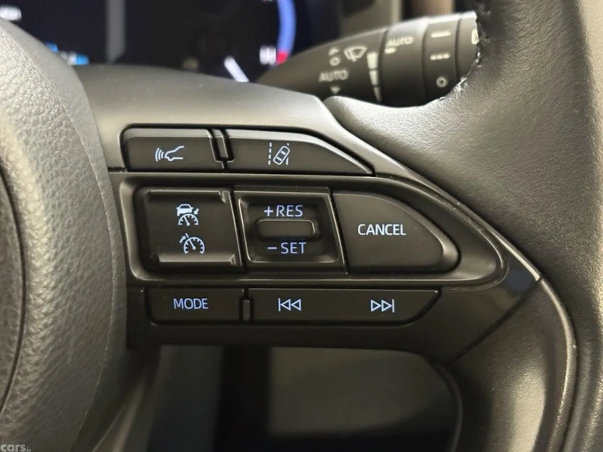 Toyota Yaris Cross SUV, Petrol Hybrid, 2023, White