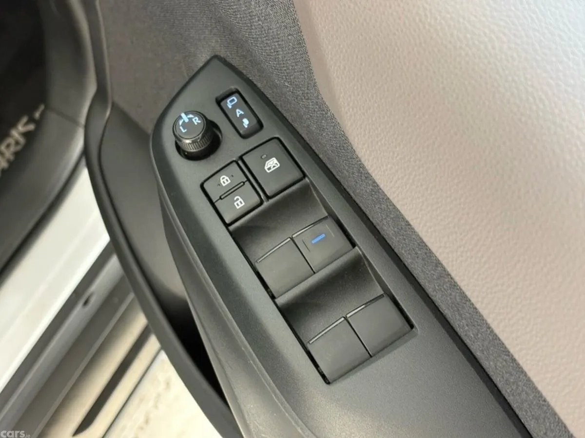 Toyota Yaris Cross SUV, Petrol Hybrid, 2023, White