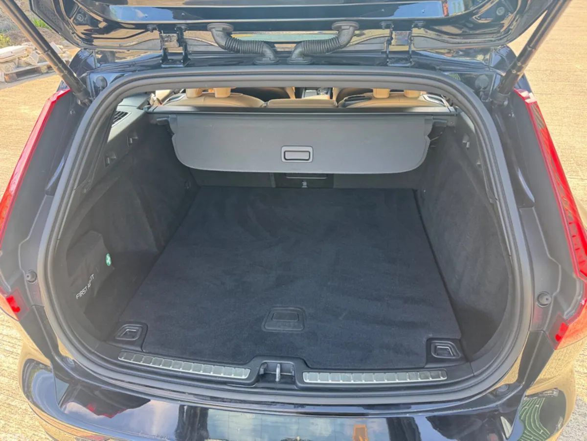 Volvo V60 Estate, Diesel, 2019, Black