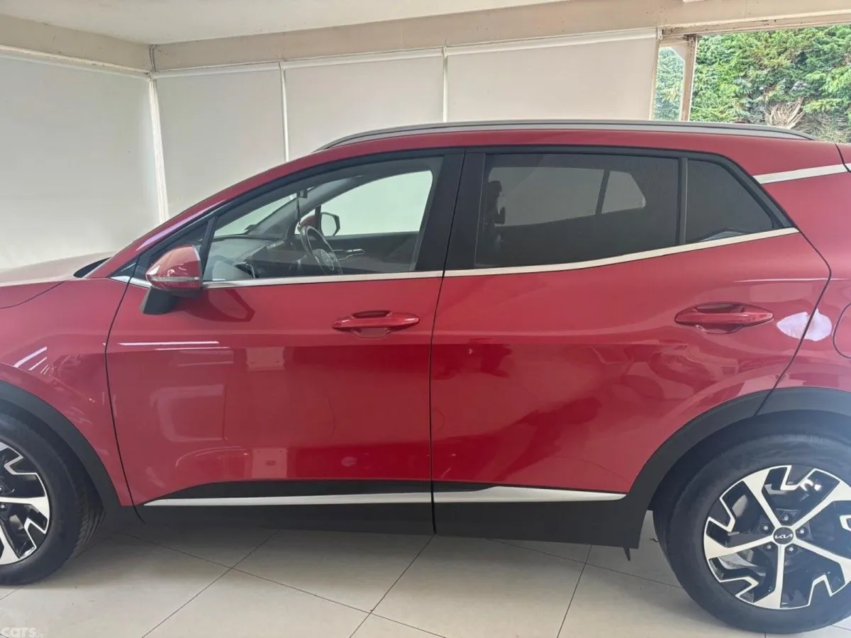 Kia Sportage MPV, Diesel, 2023, Red