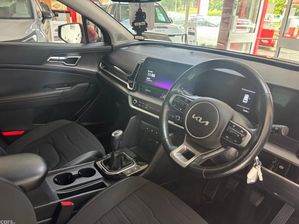 Kia Sportage MPV, Diesel, 2023, Red