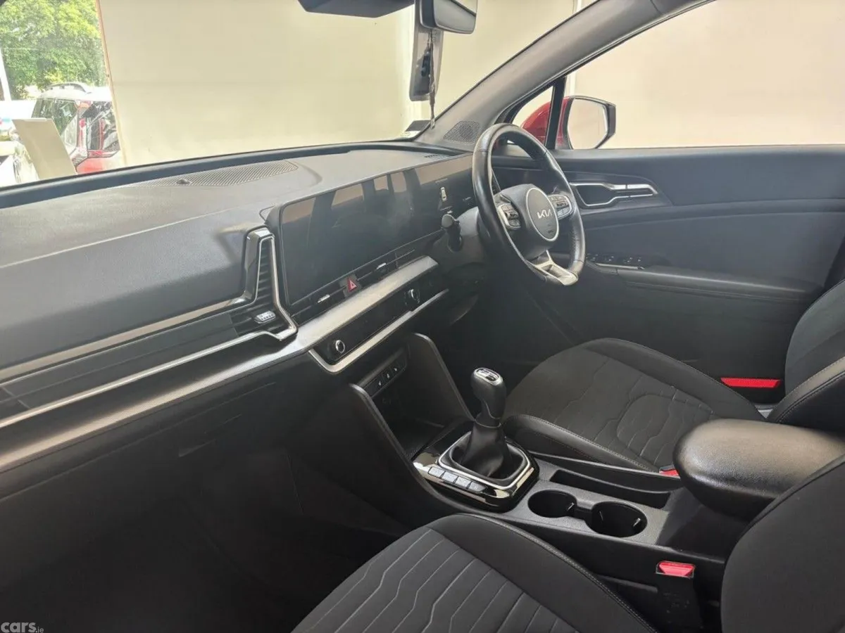 Kia Sportage MPV, Diesel, 2023, Red