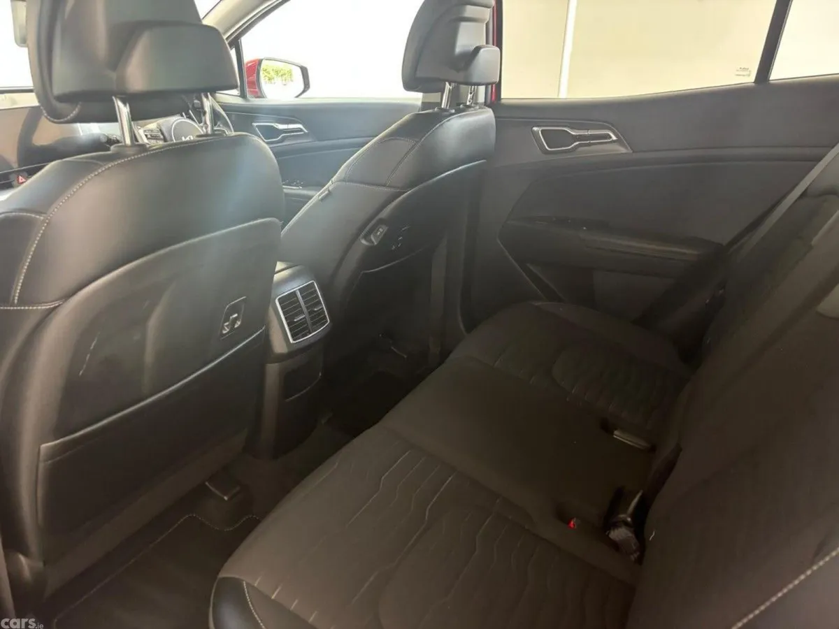 Kia Sportage MPV, Diesel, 2023, Red