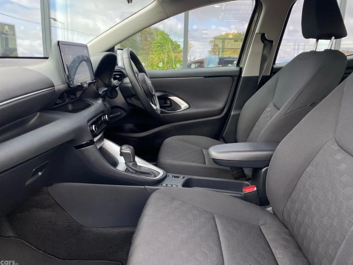 Toyota Yaris Hatchback, Petrol Hybrid, 2024, Bronze