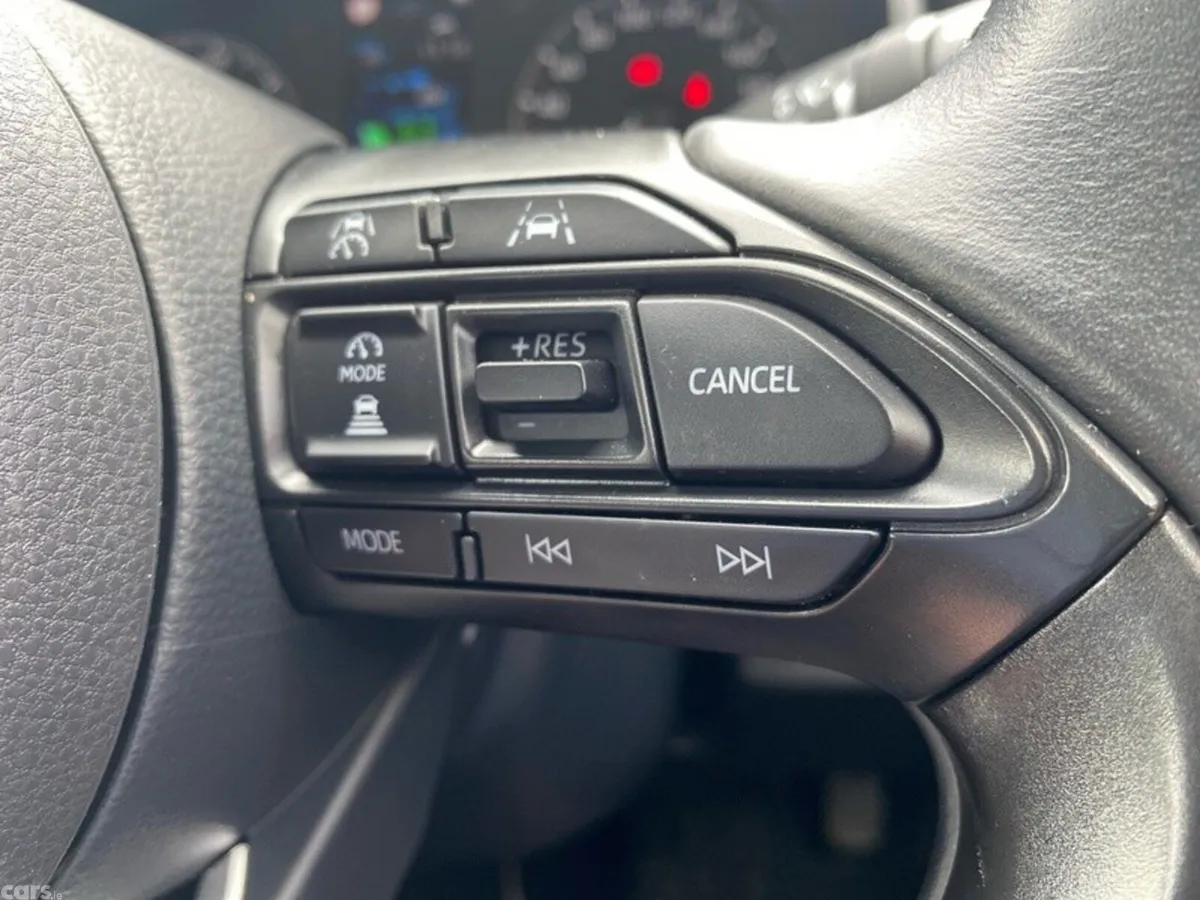 Toyota Yaris Hatchback, Petrol Hybrid, 2024, Bronze