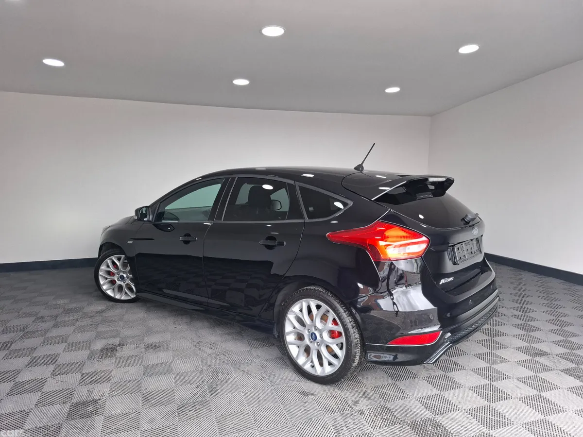 Ford Focus Hatchback, Diesel, 2017, Black