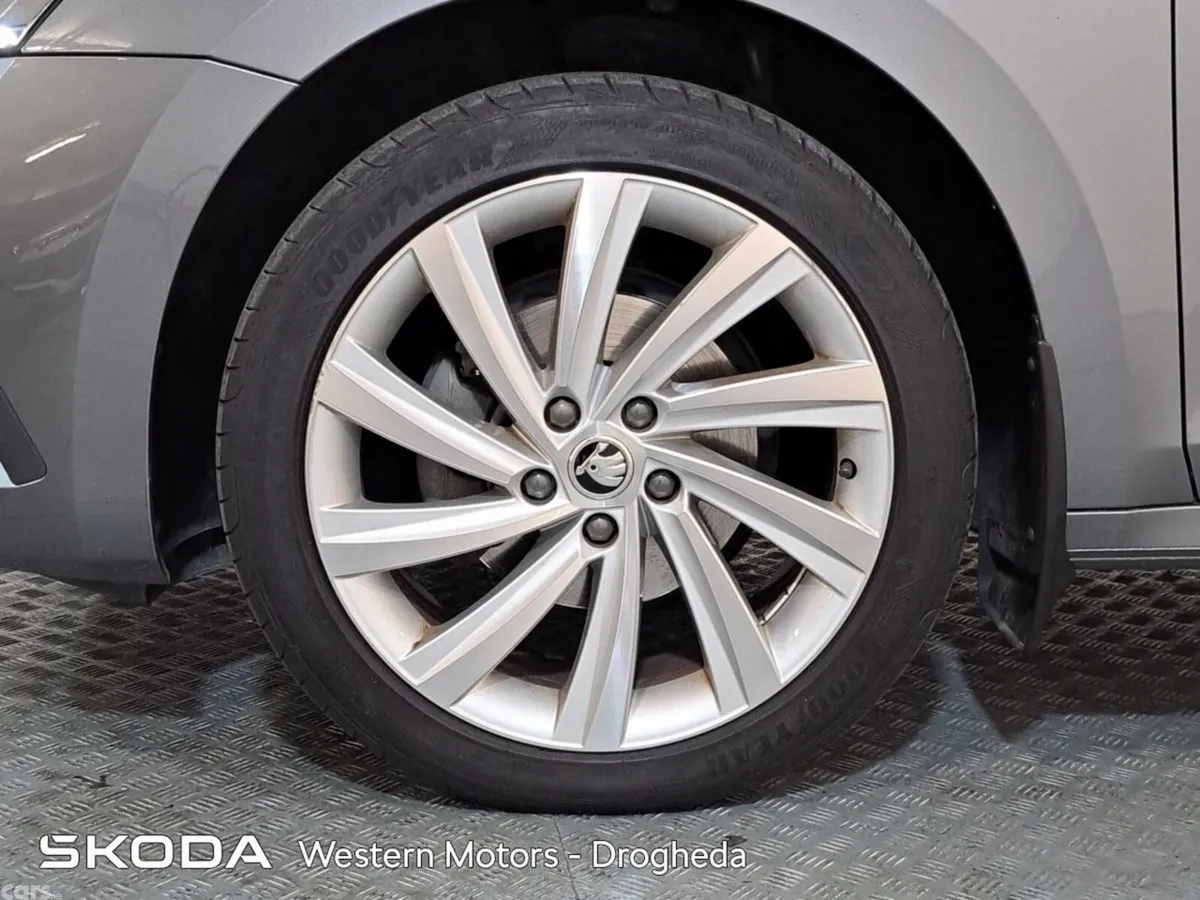 Skoda Octavia Saloon, Petrol Hybrid, 2024, Grey