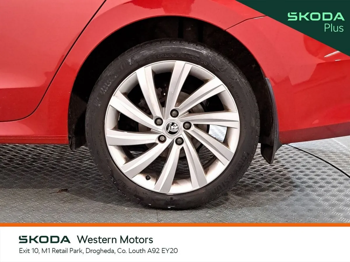 Skoda Octavia Saloon, Petrol, 2023, Red